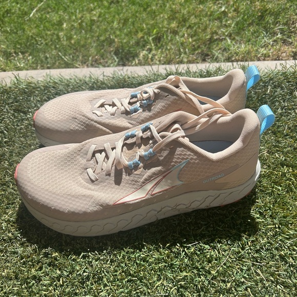 Men’s Altra Outroad Trail Running Shoes sz 11.5